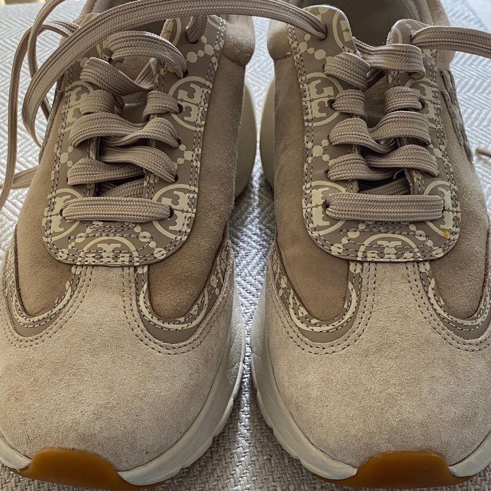 Tory Burch Taupe Suede Logo-Trim Platform Sneakers - Picture 4 of 8